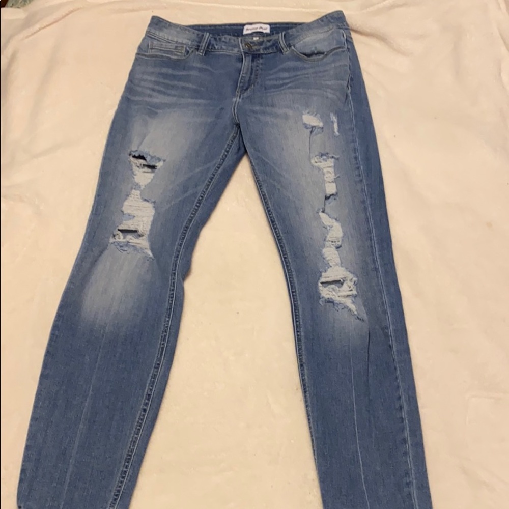 Distressed skinny jeans